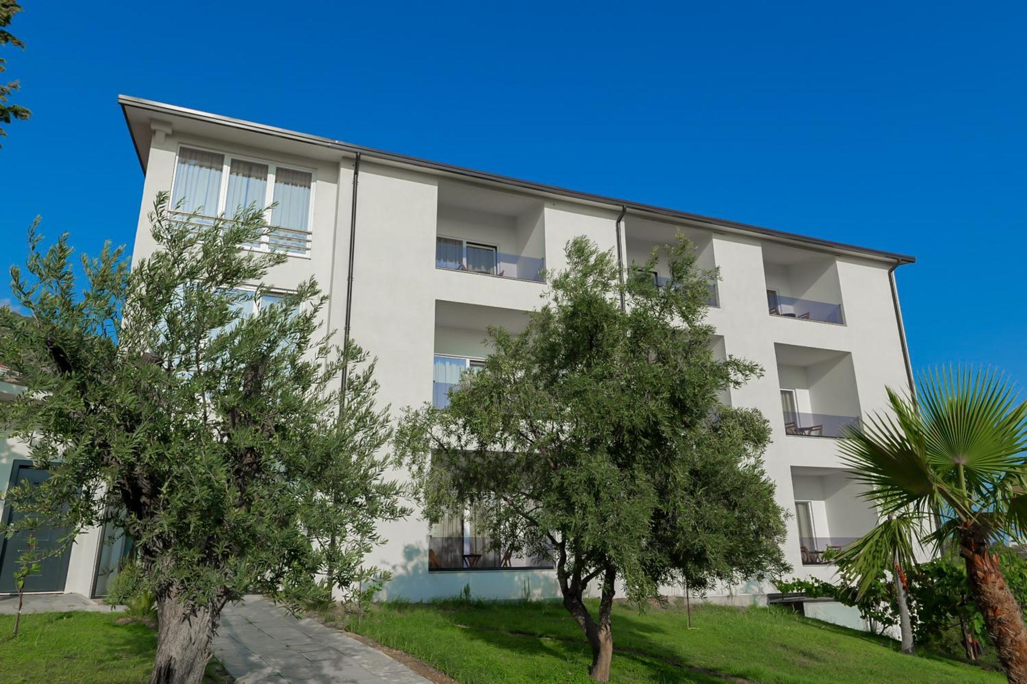 Domi Valley Lodge Dhërmi