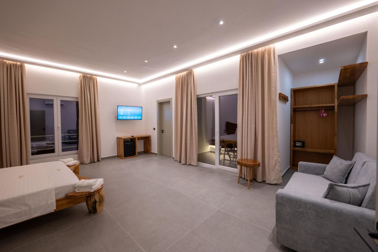 Domi Valley Lodge *